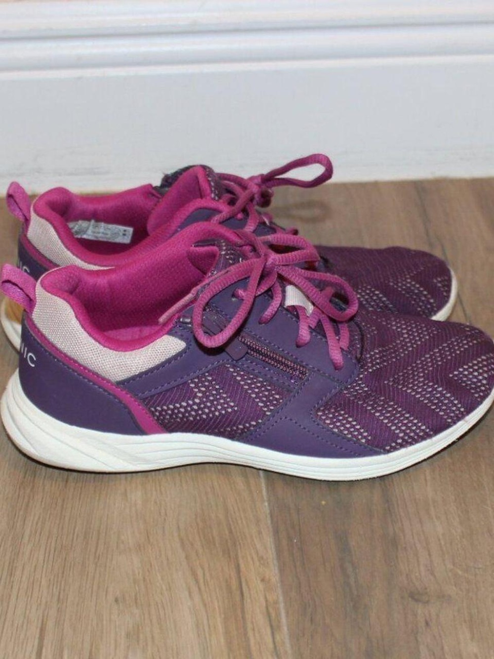 Vionic Women's Purple Athletic Sneakers - Pink Accents